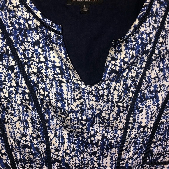 Banana Republic Navy and White Short Sleeved V neck Shift Dress Size 2 - Picture 3 of 6